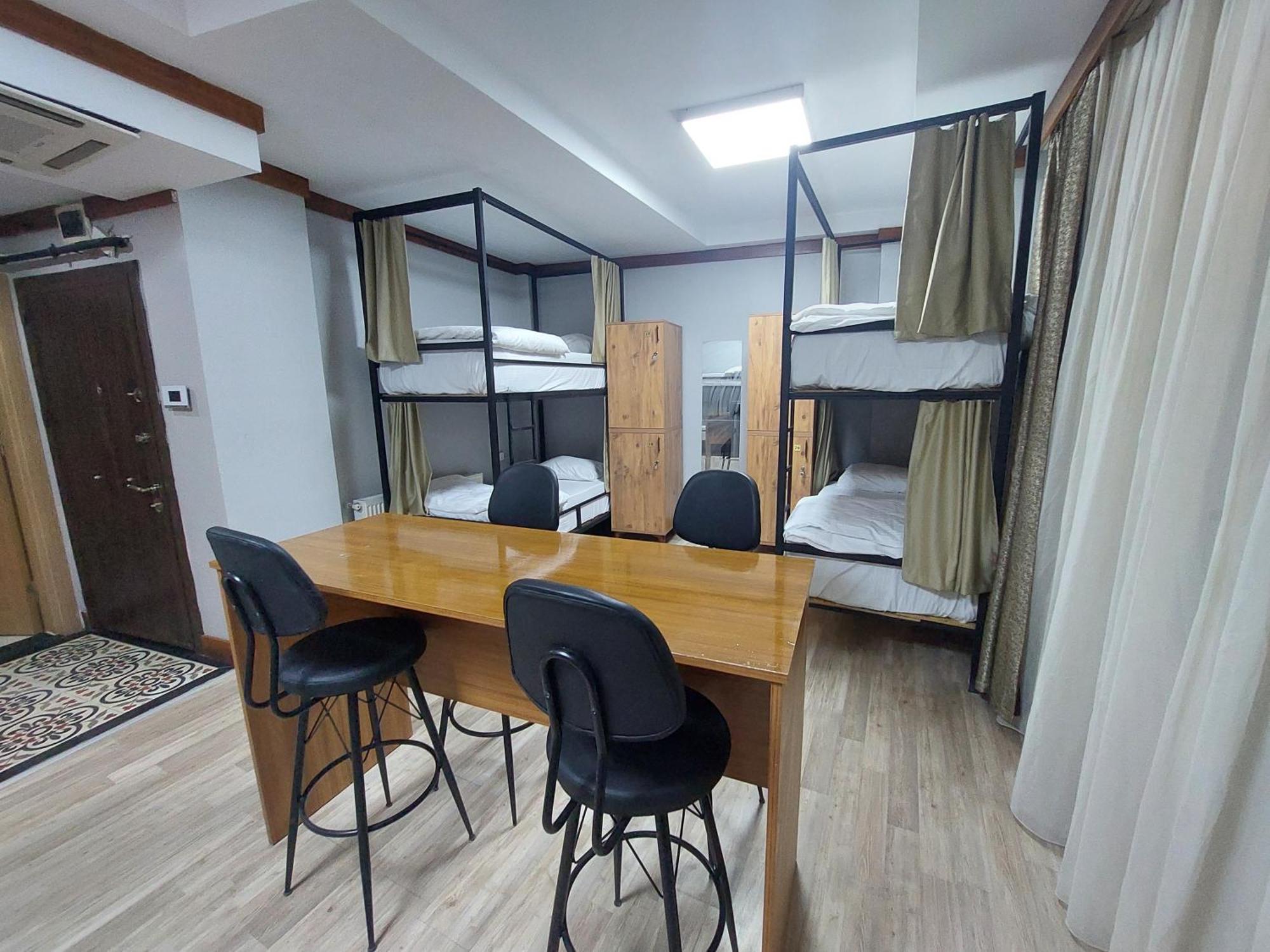 Moon Hostel Istanbul Exterior photo