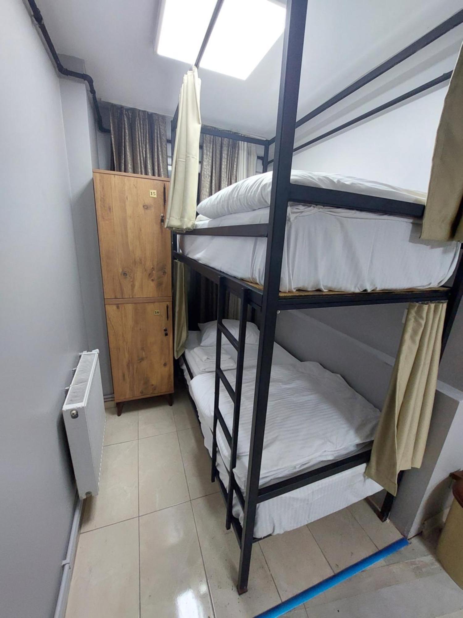 Moon Hostel Istanbul Exterior photo