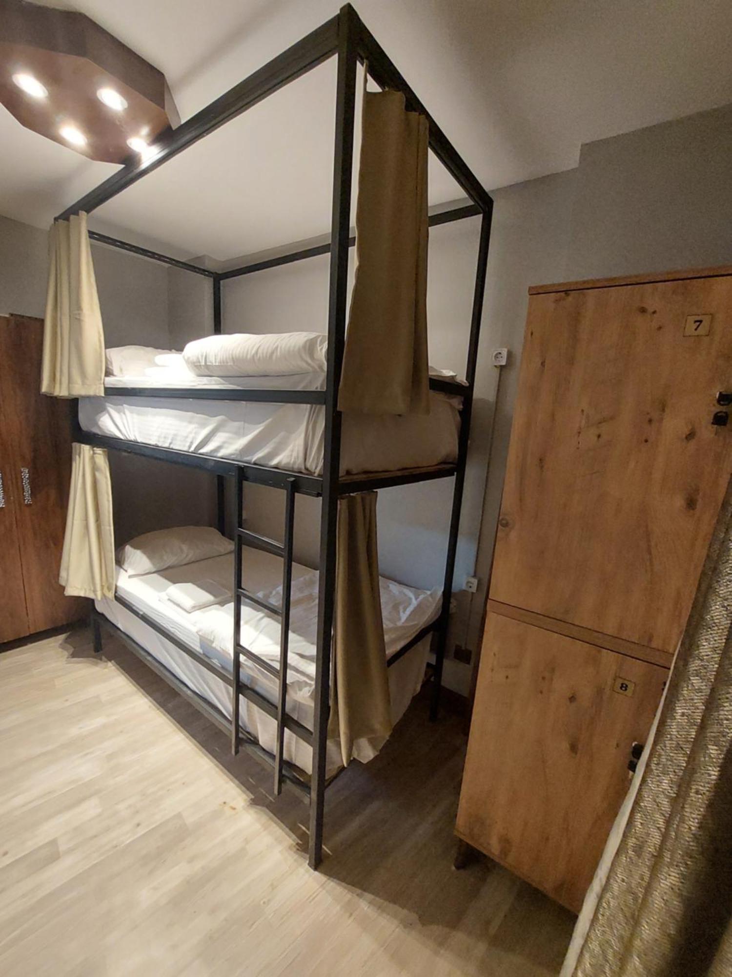 Moon Hostel Istanbul Exterior photo