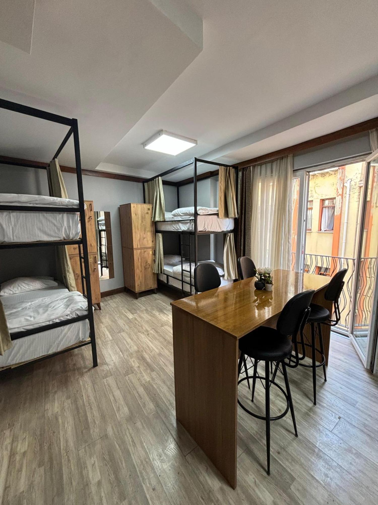 Moon Hostel Istanbul Exterior photo