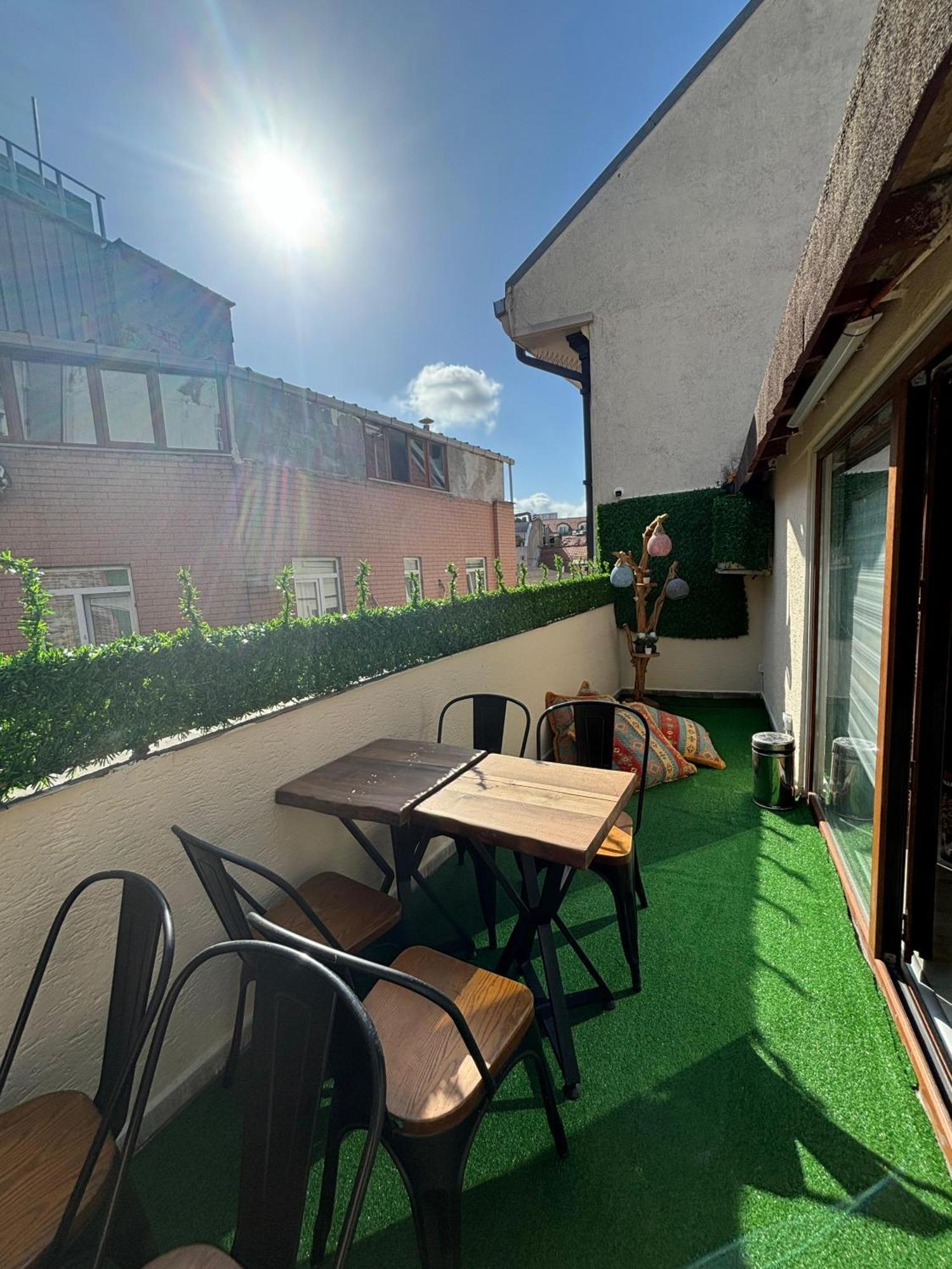 Moon Hostel Istanbul Exterior photo