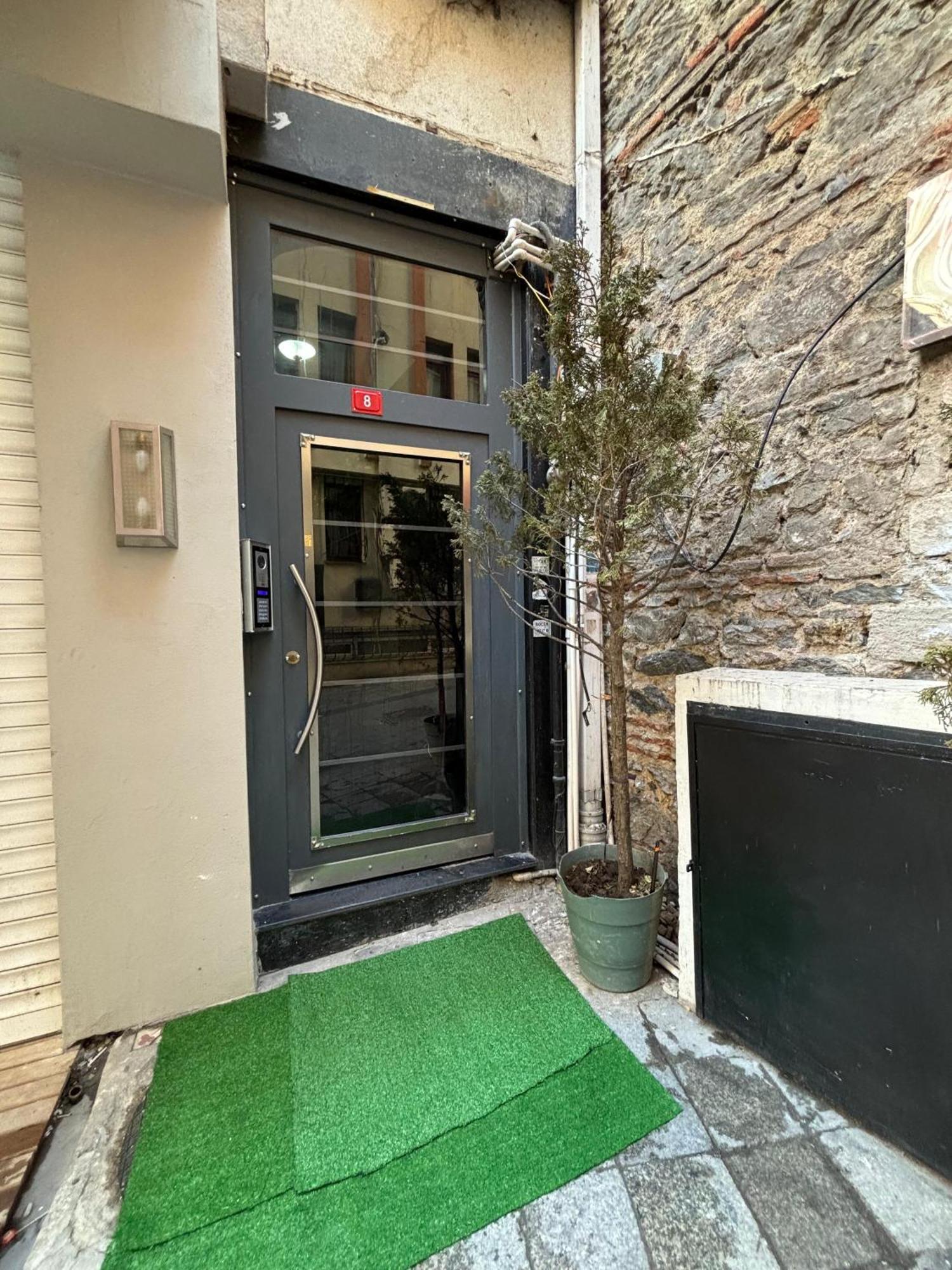 Moon Hostel Istanbul Exterior photo