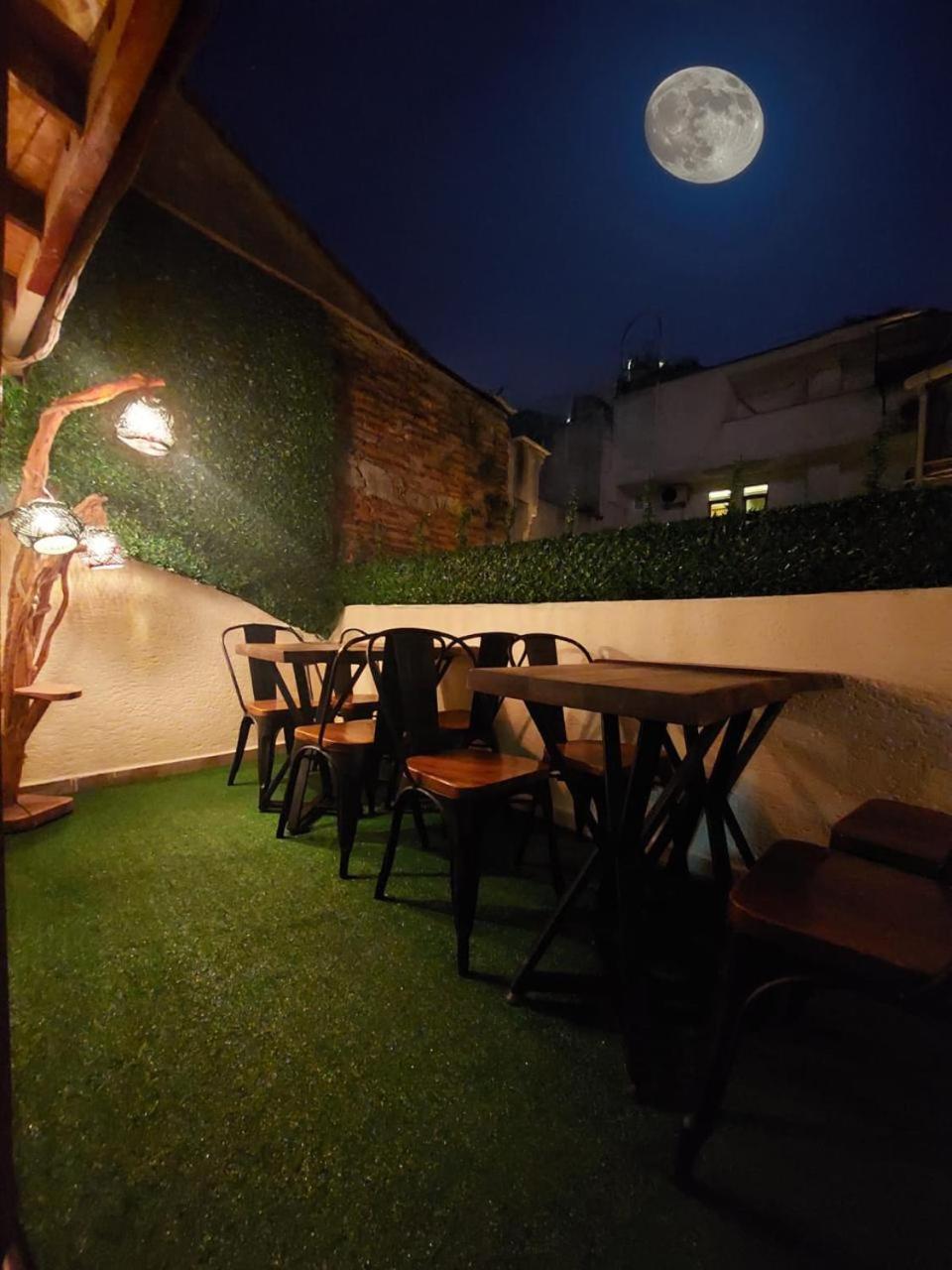 Moon Hostel Istanbul Exterior photo